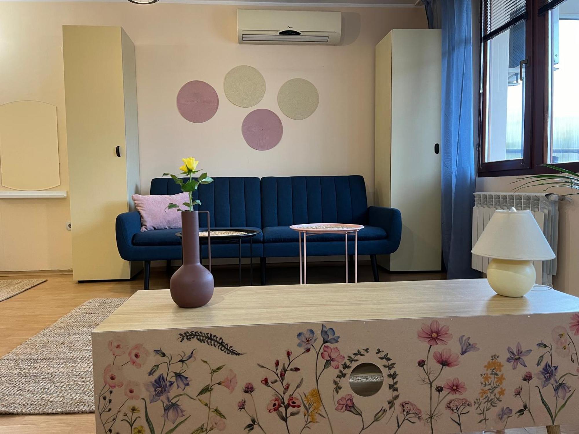 Flowers Apartment